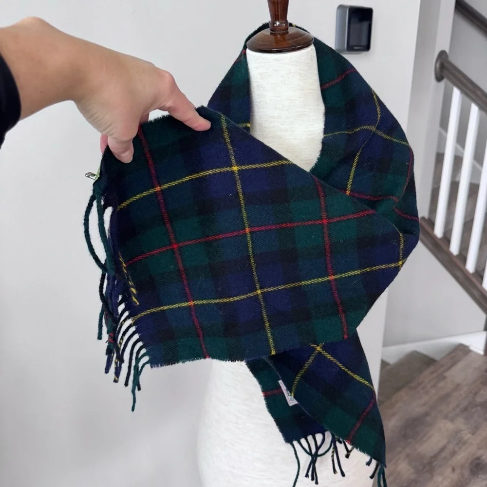 Vintage! Highland Home Industries Scarf - 100% LAMBSWOOL - Made in Scotland